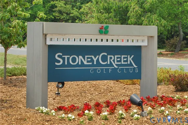 a sign that is sitting on a brick wall