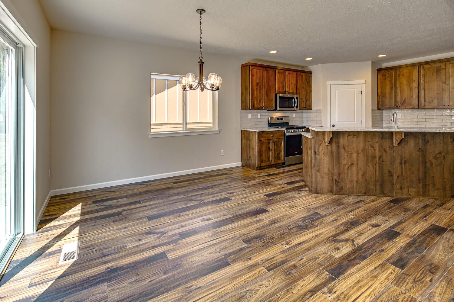767 Northwest Rimrock Drive Redmond, OR 97756 - Photo 11 of 20 727_Rimrock-046