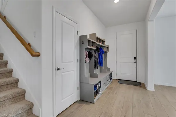 a view of a livingroom with closet