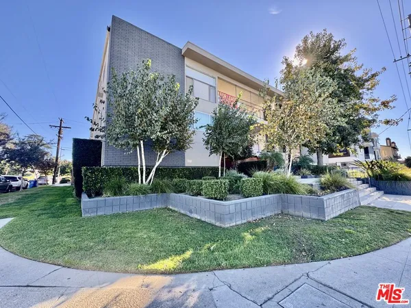 $1,497 | 7524 Sepulveda Boulevard, Unit 107, Van Nuys, CA 91405