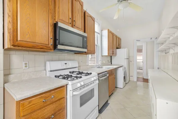 $3,200 | 6 Bonn Place, Unit 2, Weehawken, NJ 07086