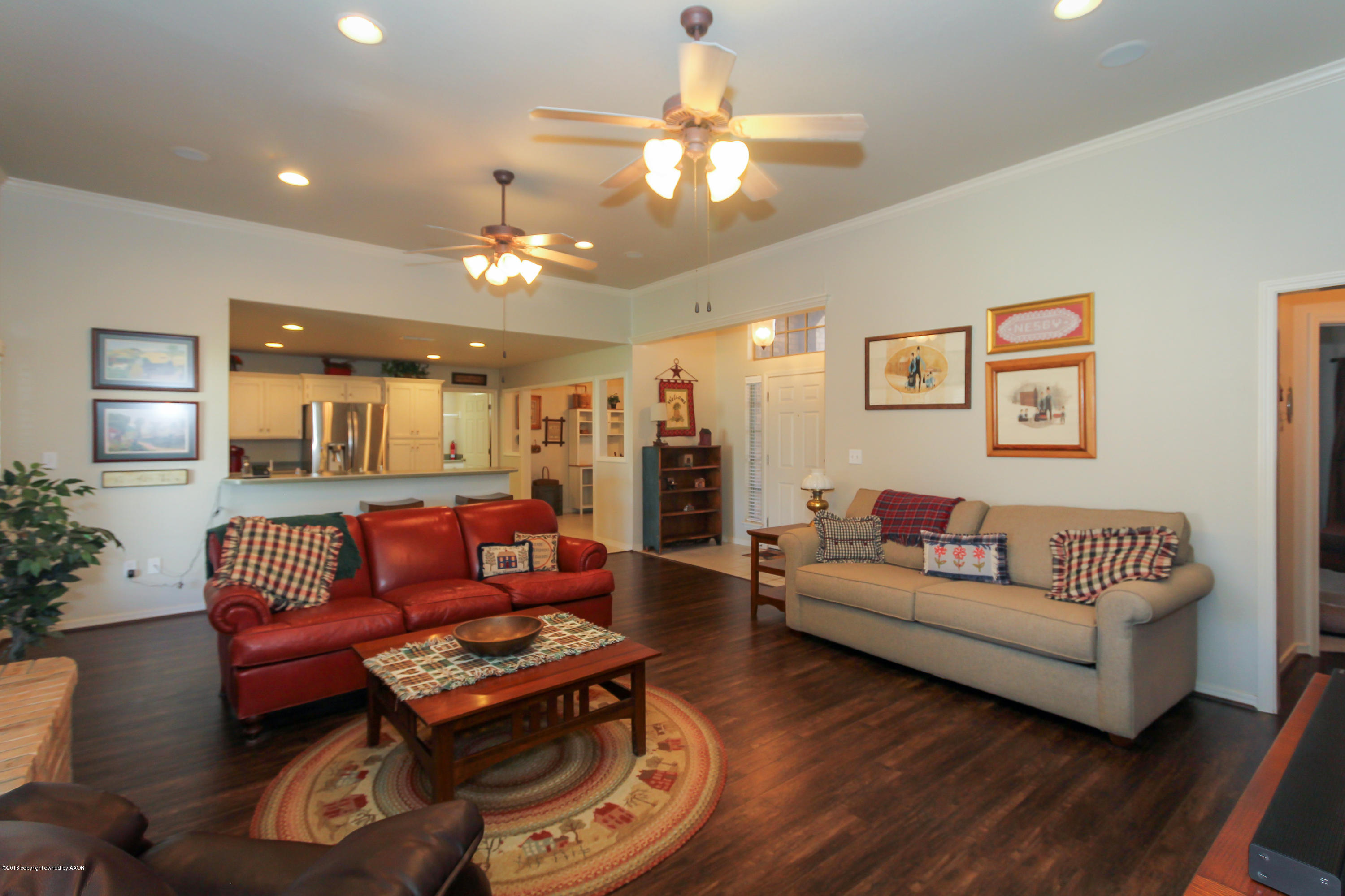 6918 Thunder Road Amarillo, TX 79119 - Photo 7 of 37 LIVING AREA VIEW 2