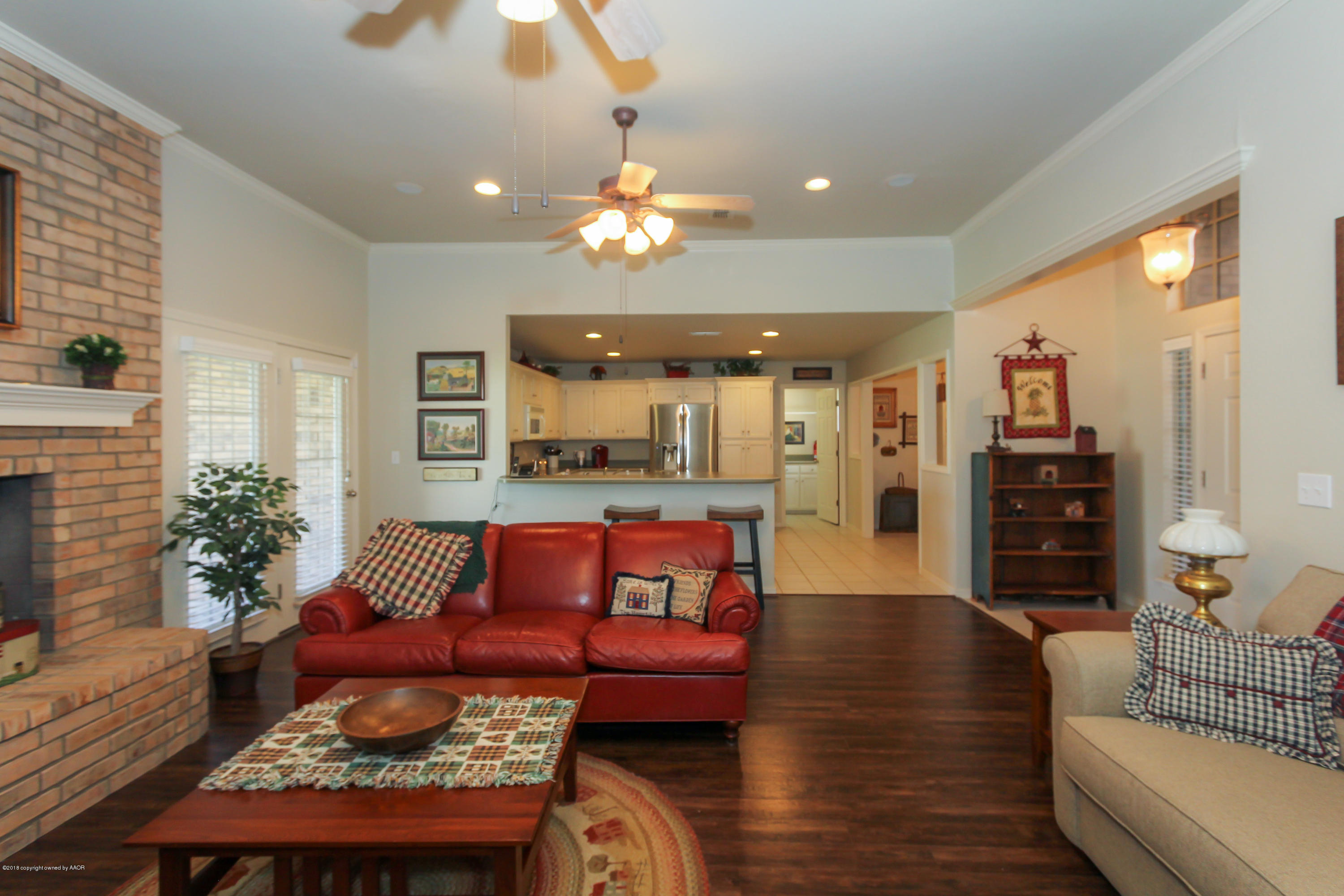 6918 Thunder Road Amarillo, TX 79119 - Photo 8 of 37 LIVING AREA VIEW 3