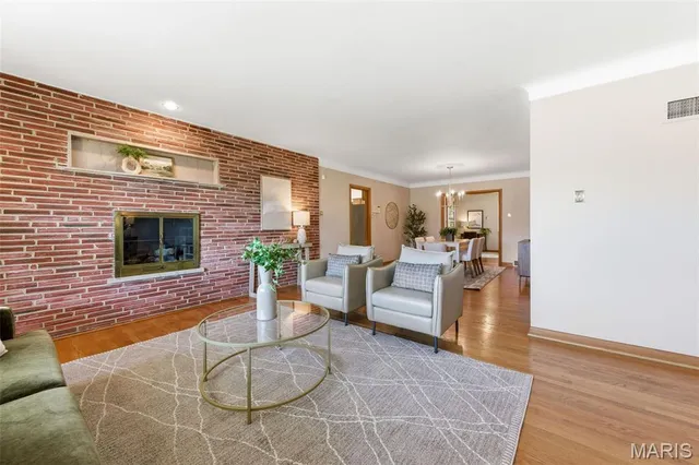 $575,000 | 5904 Crane Circle, St. Louis, MO 63109