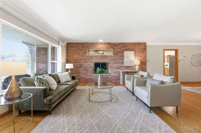 $575,000 | 5904 Crane Circle, St. Louis, MO 63109