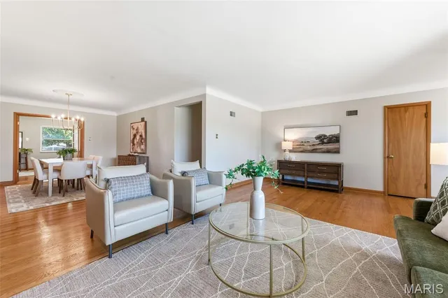 $575,000 | 5904 Crane Circle, St. Louis, MO 63109