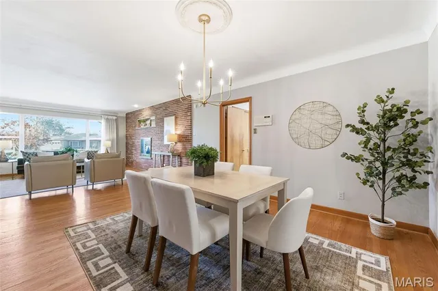 $575,000 | 5904 Crane Circle, St. Louis, MO 63109