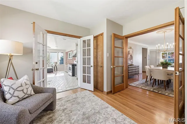 $575,000 | 5904 Crane Circle, St. Louis, MO 63109