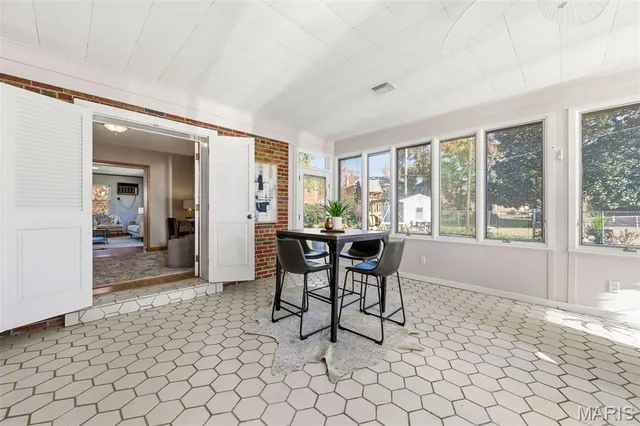 $575,000 | 5904 Crane Circle, St. Louis, MO 63109