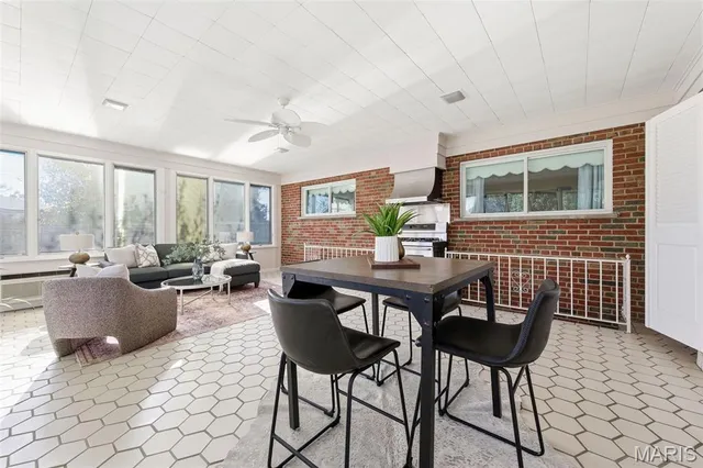 $575,000 | 5904 Crane Circle, St. Louis, MO 63109