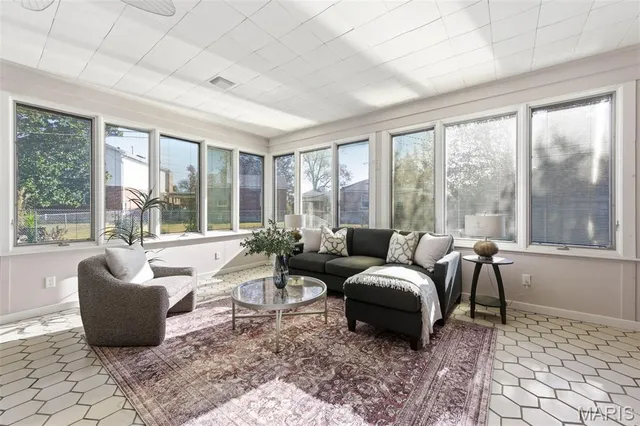 $575,000 | 5904 Crane Circle, St. Louis, MO 63109