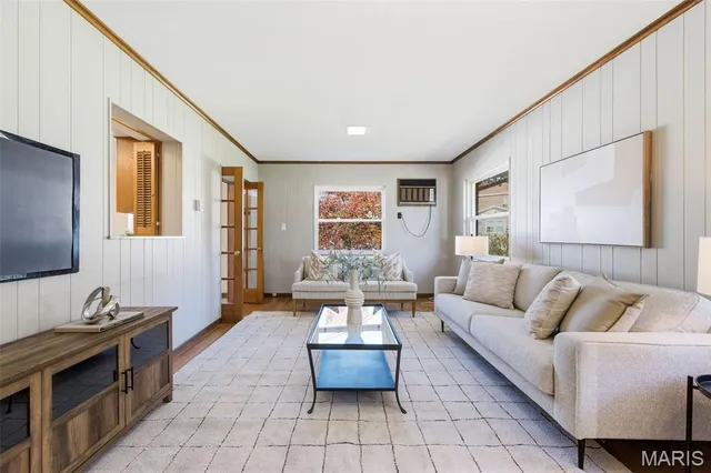 $575,000 | 5904 Crane Circle, St. Louis, MO 63109