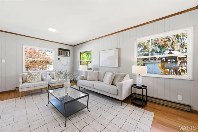 $575,000 | 5904 Crane Circle, St. Louis, MO 63109