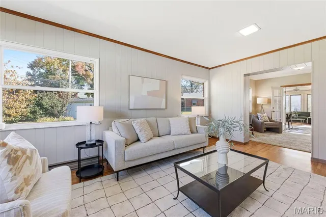 $575,000 | 5904 Crane Circle, St. Louis, MO 63109