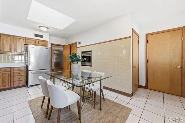 $575,000 | 5904 Crane Circle, St. Louis, MO 63109