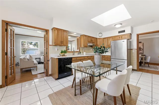 $575,000 | 5904 Crane Circle, St. Louis, MO 63109