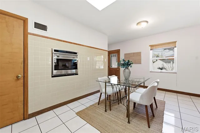 $575,000 | 5904 Crane Circle, St. Louis, MO 63109