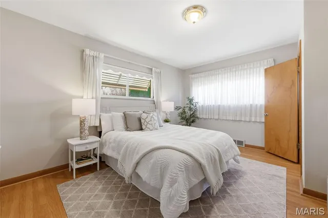 $575,000 | 5904 Crane Circle, St. Louis, MO 63109