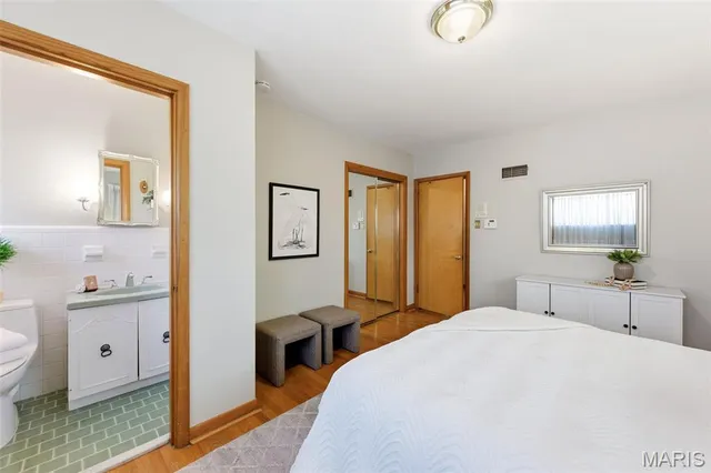 $575,000 | 5904 Crane Circle, St. Louis, MO 63109