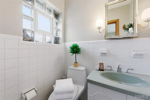 $575,000 | 5904 Crane Circle, St. Louis, MO 63109