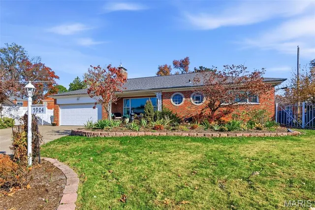 $575,000 | 5904 Crane Circle, St. Louis, MO 63109