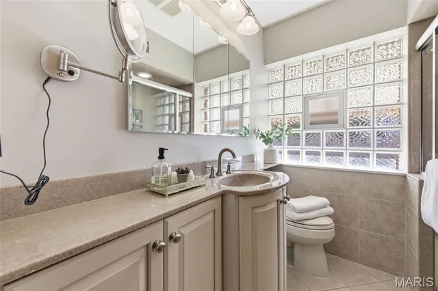 $575,000 | 5904 Crane Circle, St. Louis, MO 63109