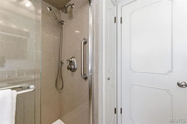 $575,000 | 5904 Crane Circle, St. Louis, MO 63109