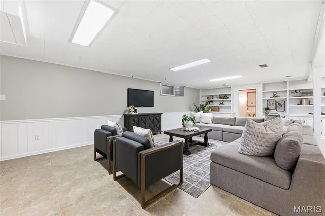 $575,000 | 5904 Crane Circle, St. Louis, MO 63109