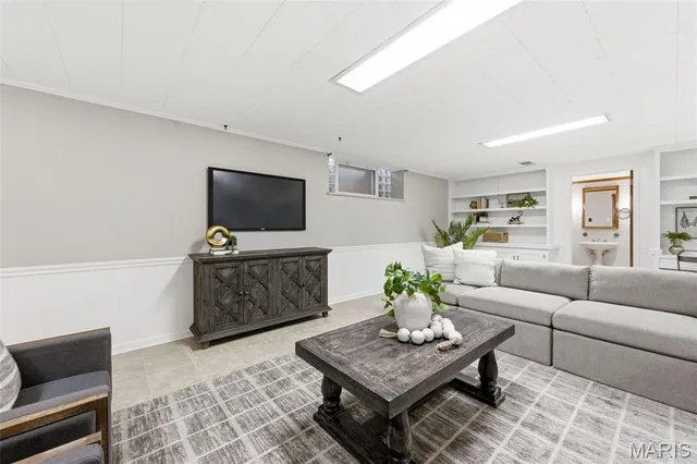 $575,000 | 5904 Crane Circle, St. Louis, MO 63109