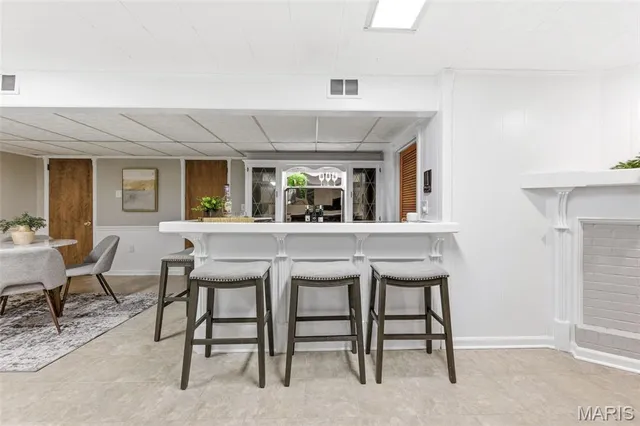 $575,000 | 5904 Crane Circle, St. Louis, MO 63109