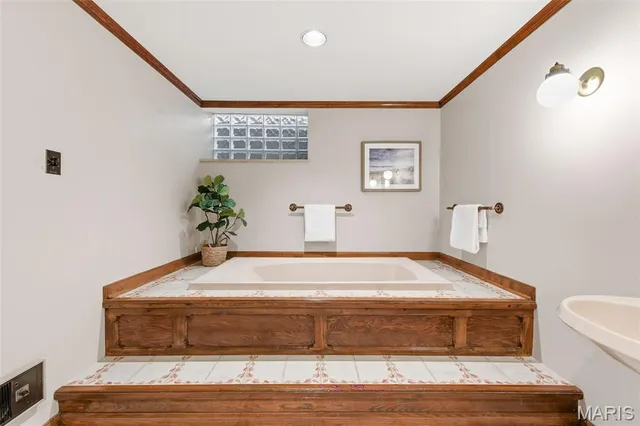 $575,000 | 5904 Crane Circle, St. Louis, MO 63109