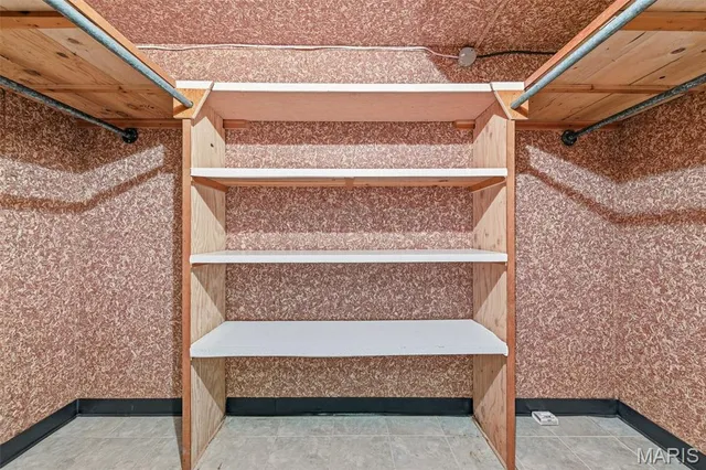 $575,000 | 5904 Crane Circle, St. Louis, MO 63109