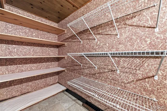 $575,000 | 5904 Crane Circle, St. Louis, MO 63109