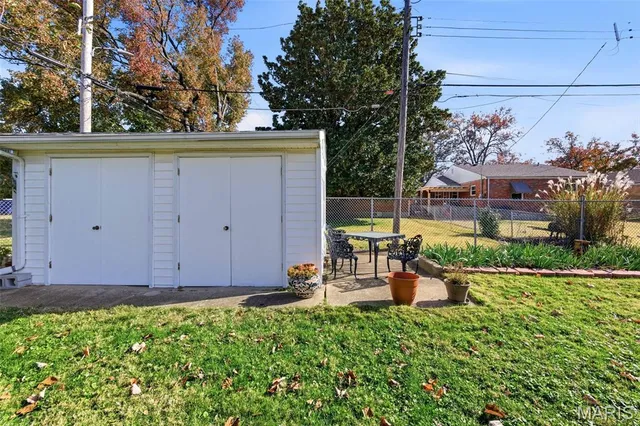 $575,000 | 5904 Crane Circle, St. Louis, MO 63109