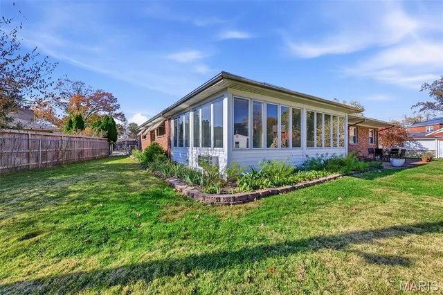 $575,000 | 5904 Crane Circle, St. Louis, MO 63109