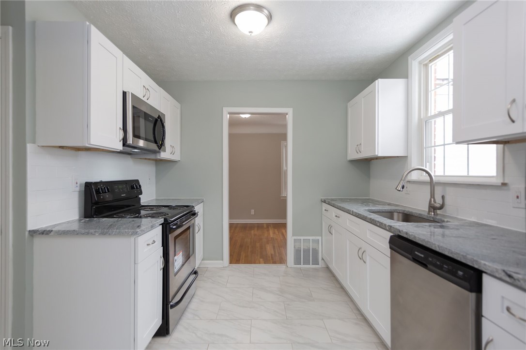 3431 Henderson Road Cleveland, OH 44112 - Photo 10 of 25 Gallery Image 10