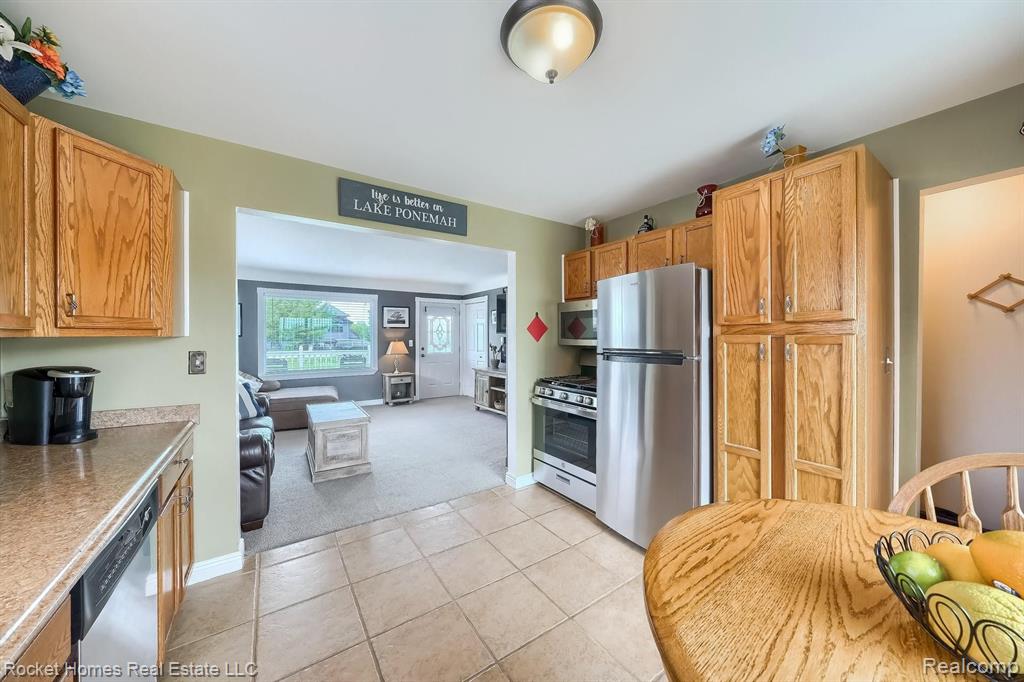 13573 South Horrell Road Fenton, MI 48430 - Photo 9 of 35