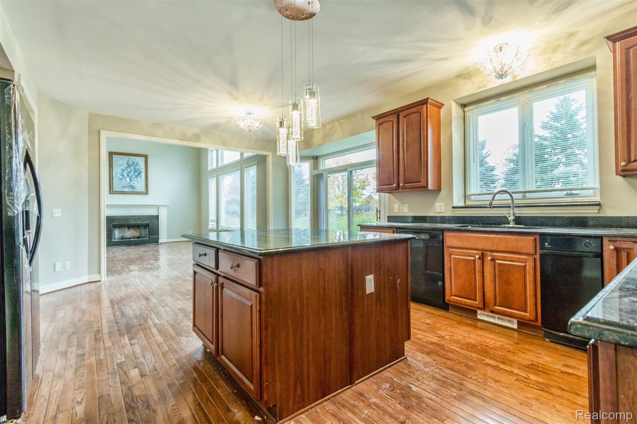 48046 Gladstone Road Canton, MI 48188 - Photo 11 of 44 11.jpg