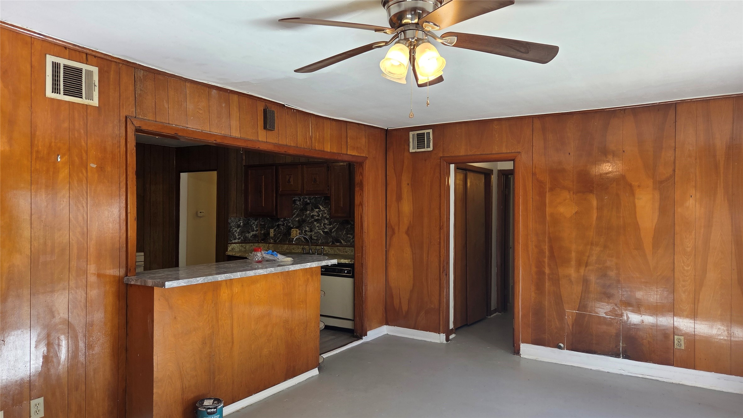 8510 Cowart Street Houston, TX 77029 - Photo 8 of 12 a view of a room with a mirror and furniture