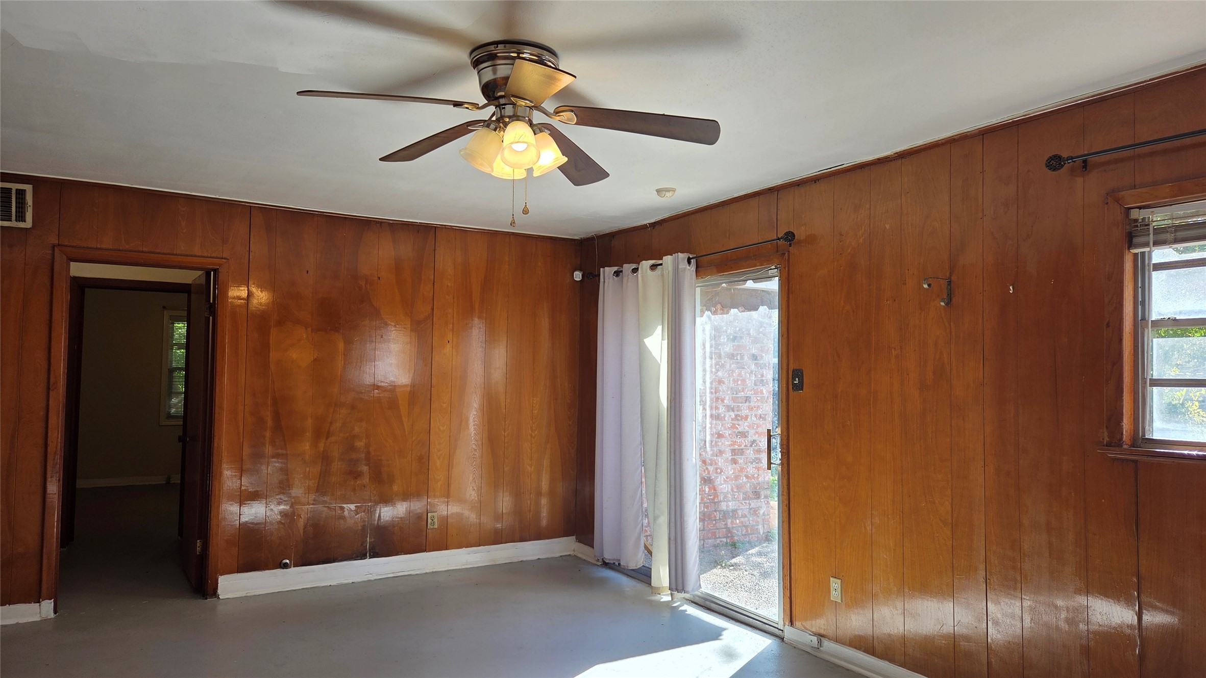 8510 Cowart Street Houston, TX 77029 - Photo 9 of 12 a view of entryway