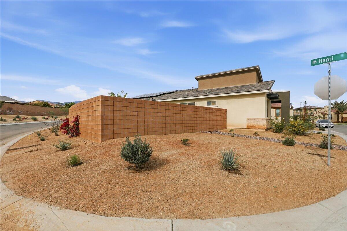 73721 Raphael Drive Palm Desert, CA 92211 - Photo 8 of 54 a backyard of a house