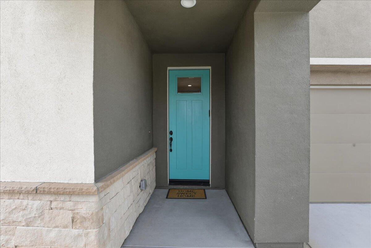 73721 Raphael Drive Palm Desert, CA 92211 - Photo 9 of 54 a view of an entryway
