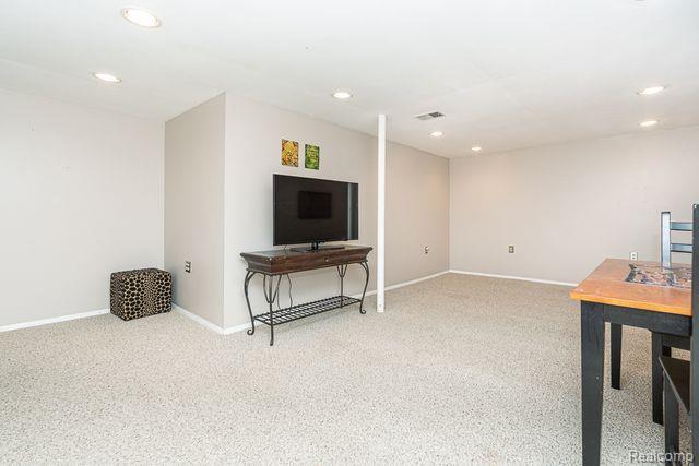 905 Aspen Drive Rochester, MI 48307 - Photo 30 of 34 Gallery Image 30