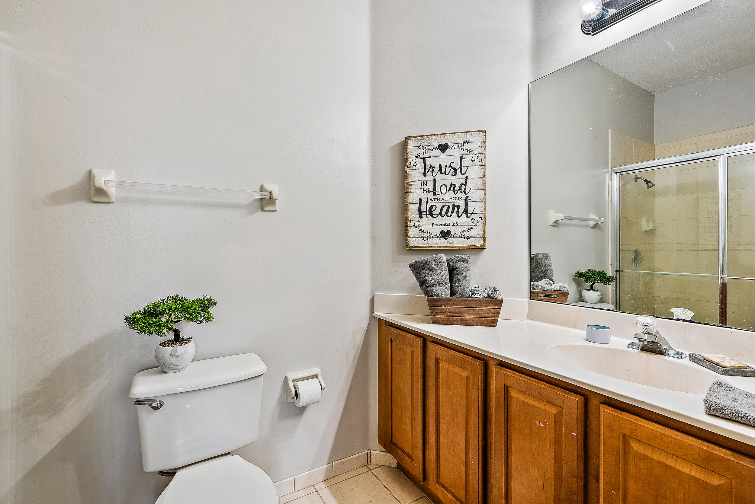 10736 157th Street North Jupiter, FL 33478 - Photo 22 of 42 Guest Bath 2