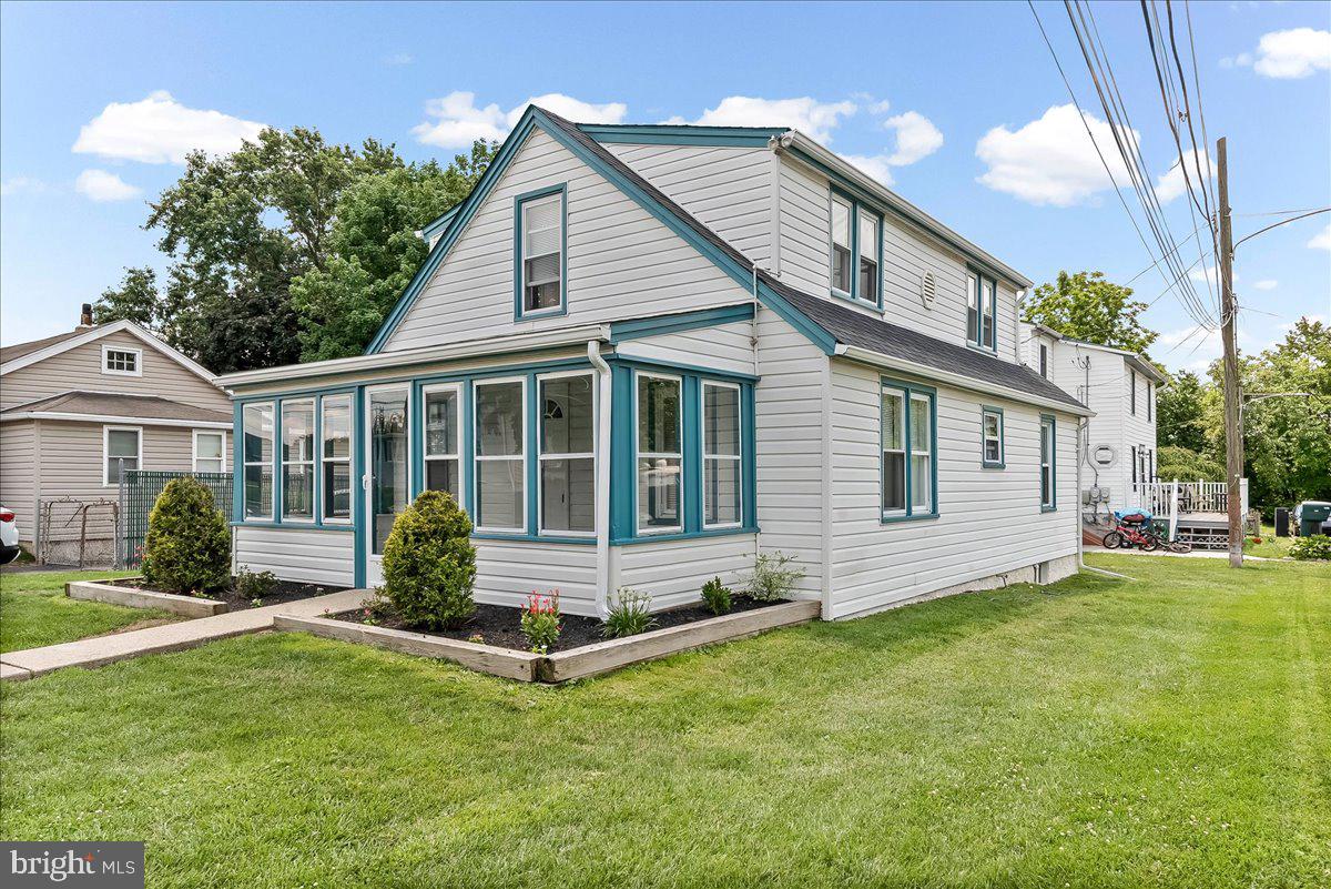 1242 Chestnut Street Marcus Hook, PA 19061 - Photo 2 of 32