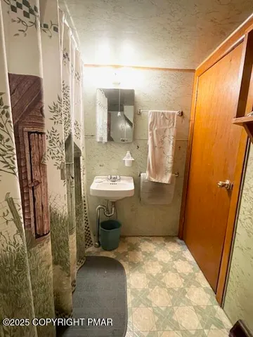 $725,000 | 12 Pine Beach Road, Lakeville, PA 18438