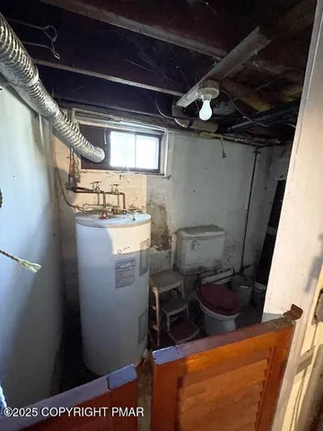 $725,000 | 12 Pine Beach Road, Lakeville, PA 18438