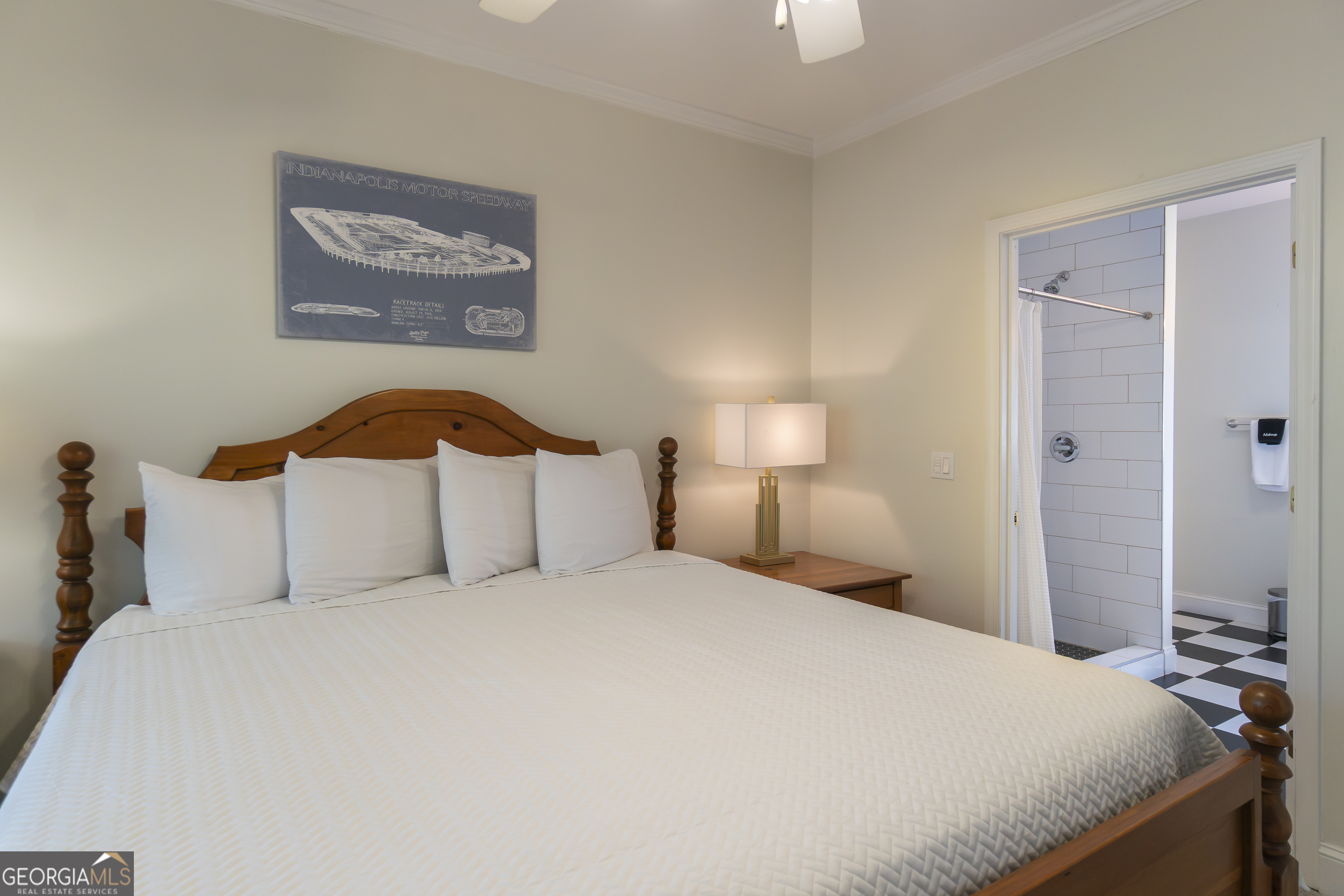 892 Edelweiss Strasse Helen, GA 30545 - Photo 23 of 36 a bedroom with a bed and a lamp