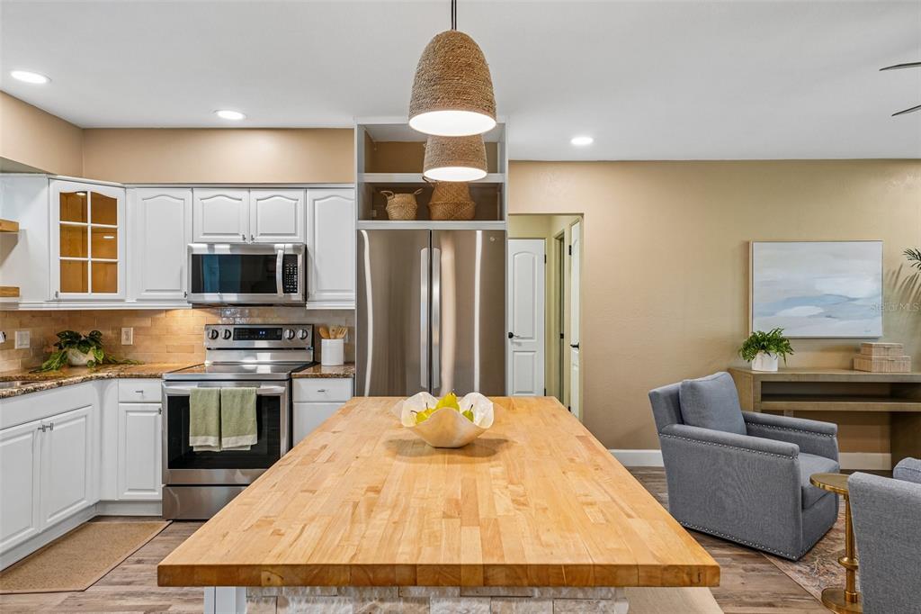 9725 48th Place North St. Petersburg, FL 33708 - Photo 17 of 51