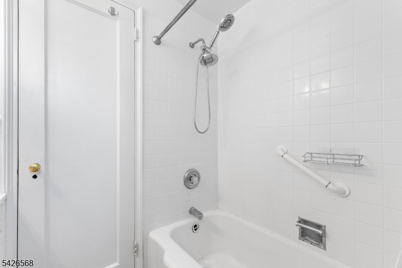 10 Crestmont Road, Unit 3L Montclair, NJ 07042 - Photo 27 of 41 Gallery Image 27